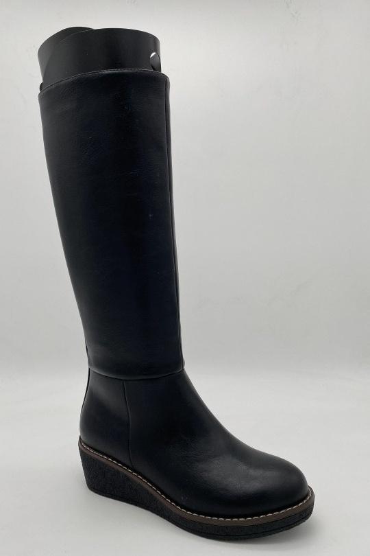 Black wedge boot